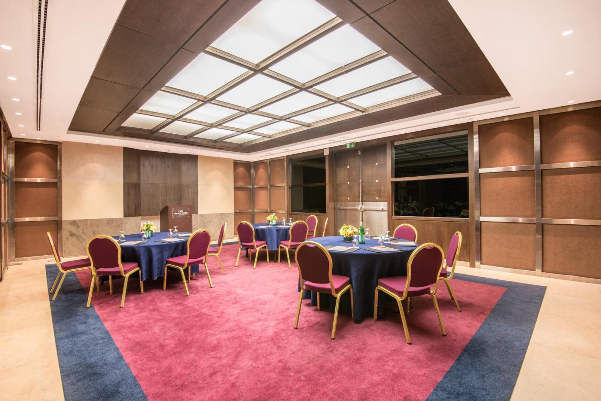 Hotel Crowne Plaza Amman By Ihg Exterior foto Meeting room