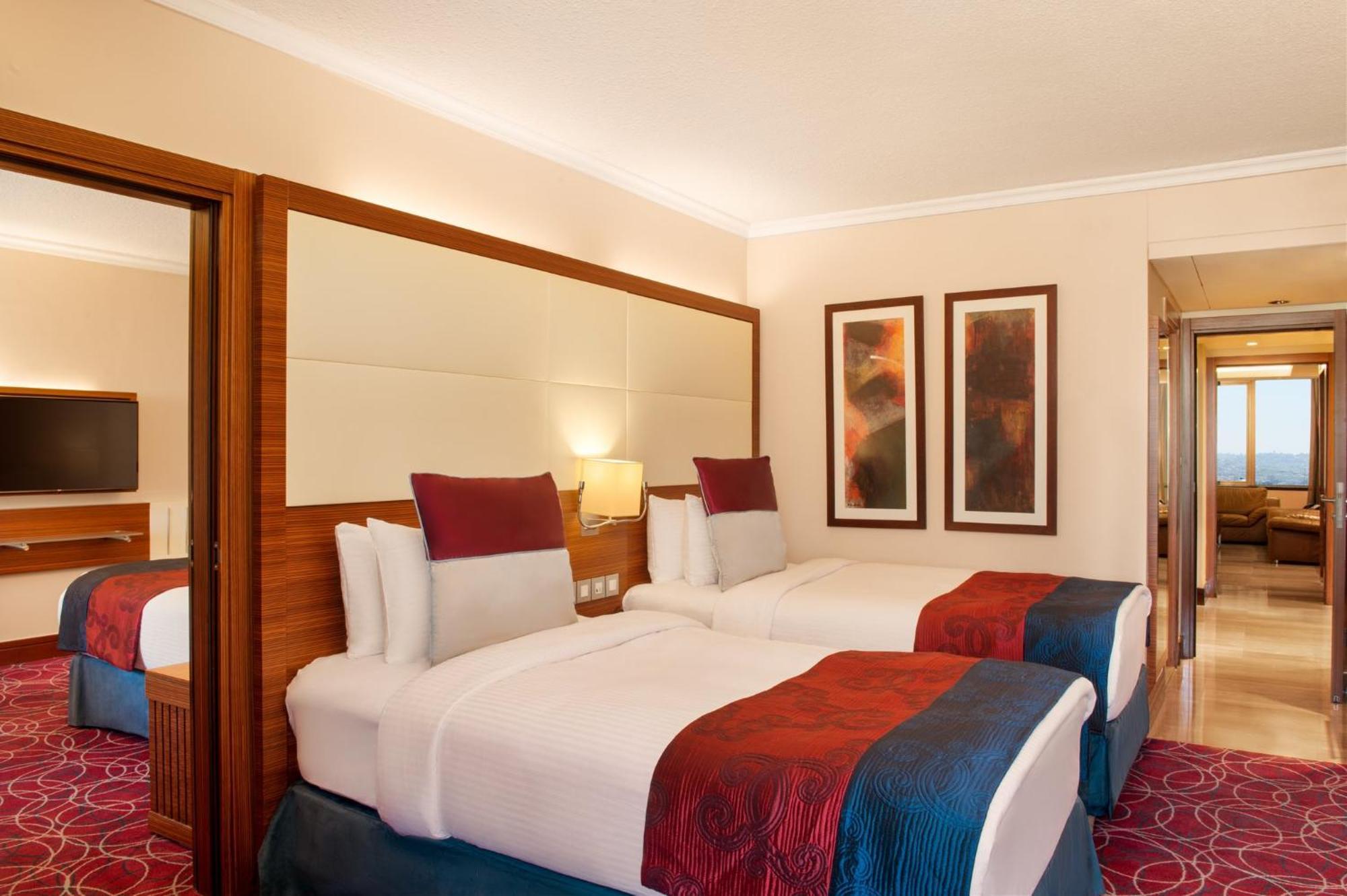 Hotel Crowne Plaza Amman By Ihg Exterior foto